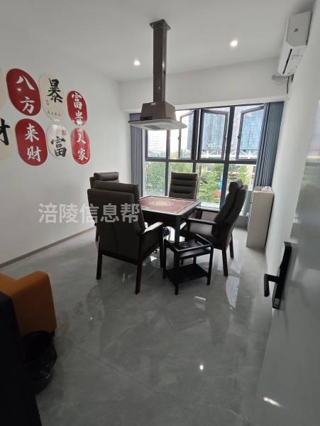 招聘吧台服务员一名