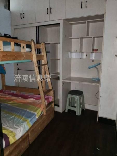 兴华花园城六校附近两室出售，三楼只上2楼
