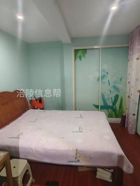 白鹤公园对面住房出售